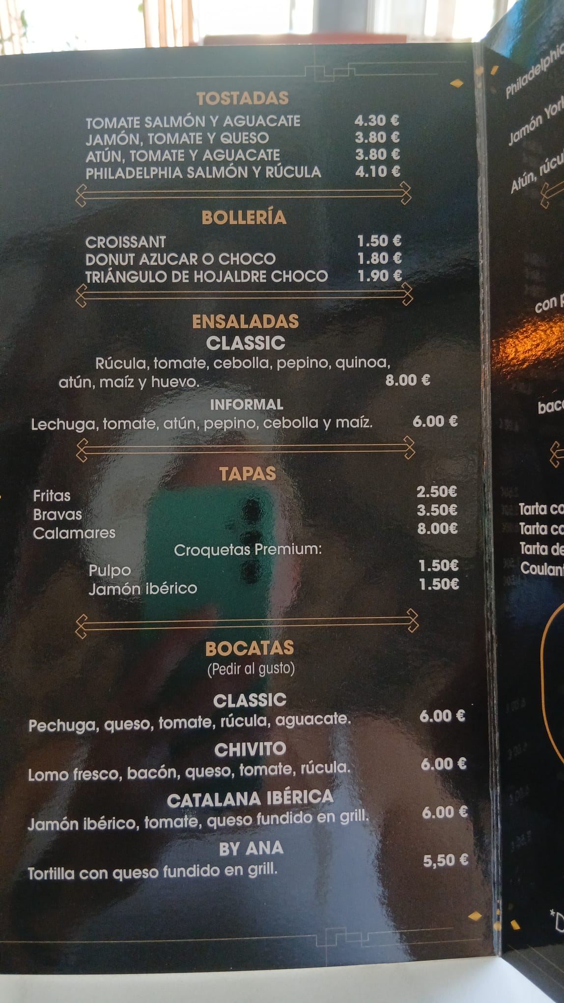 Carta del Coffee Bar Classic — tostadas, bollería, ensaladas, tapas y bocatas