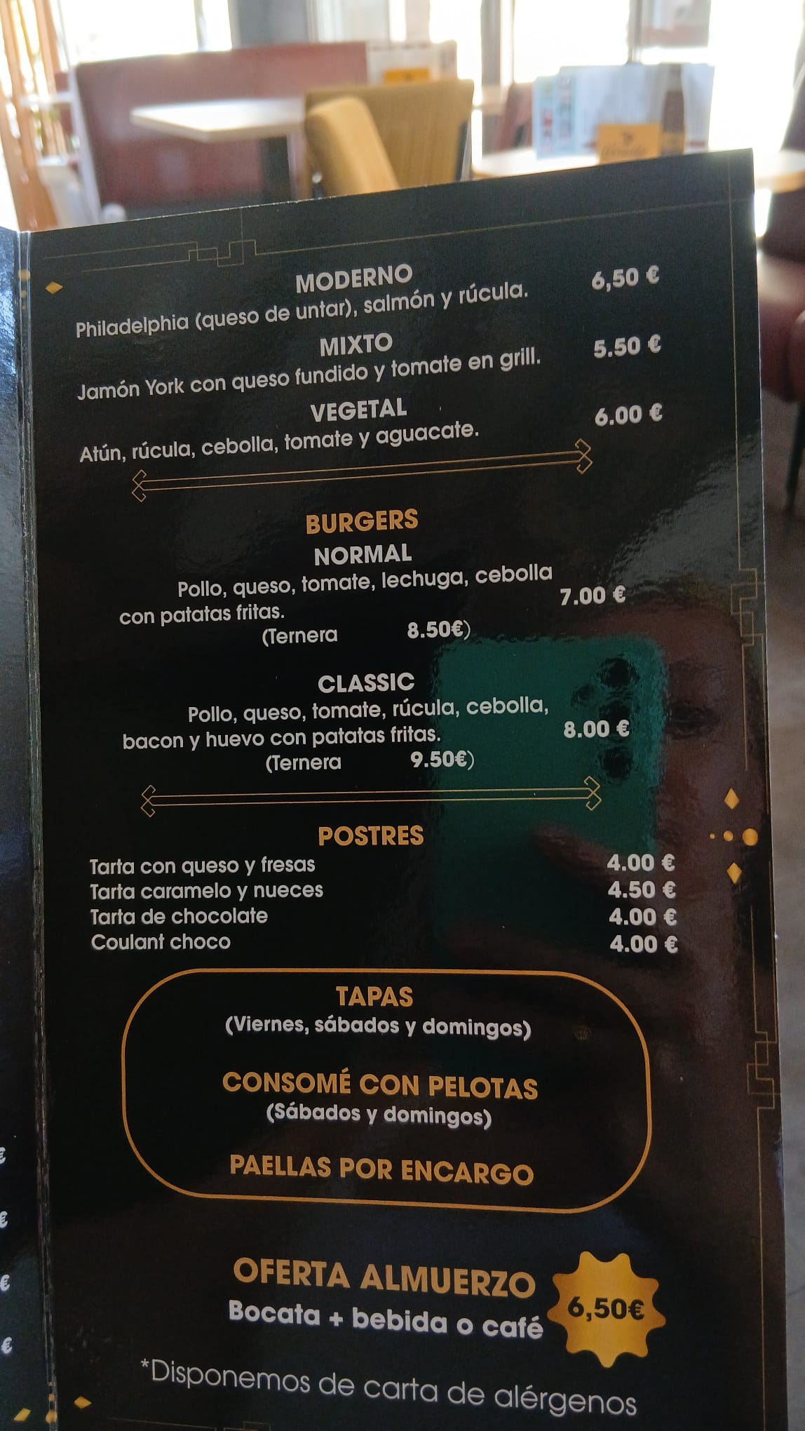 Carta del Coffee Bar Classic — hamburguesas, postres, especiales y oferta almuerzo